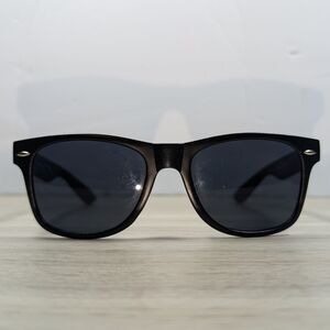 Wayfer Black Square Sunglasses Classic Retro Wayfarer Style